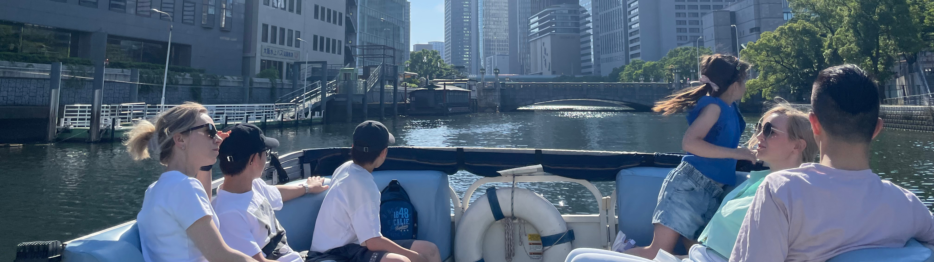 大阪北港マリーナの海でママリンアクテビティを楽しむ。大阪水上タクシー